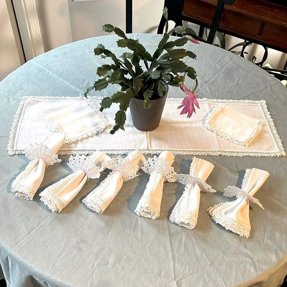 Gorgeous Vintage Crochet Set - Picture 1 of 16